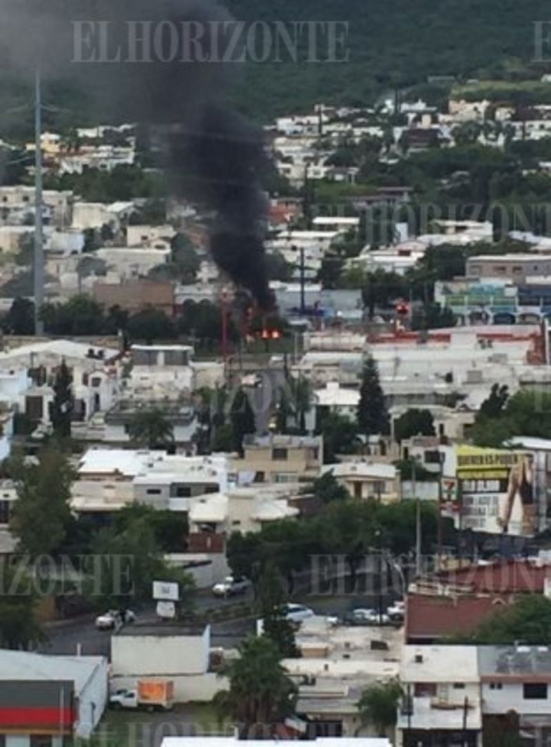 Se incendia camión en Monterrey - incendio-camion-lazaro-cardenas