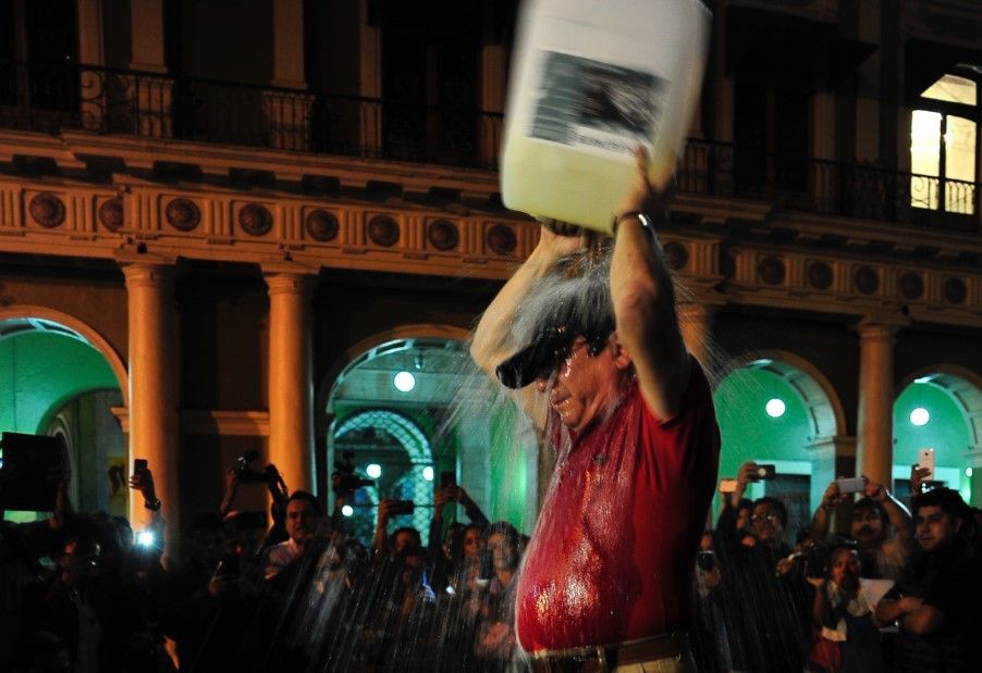 Taxista intenta inmolarse en Xalapa