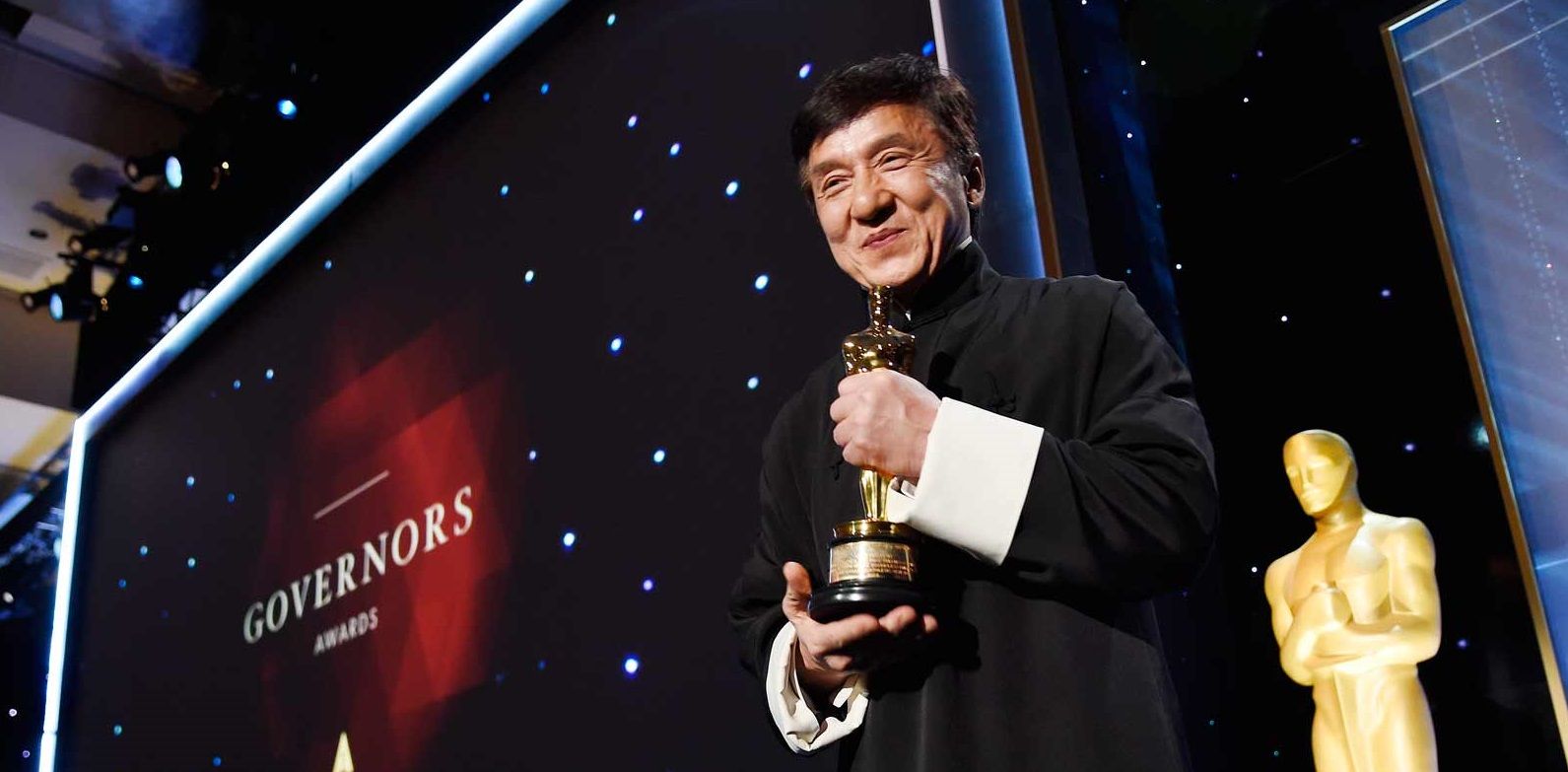 Otorgan Oscar honorario a Jackie Chan