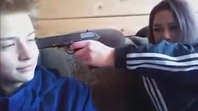 Video: jóvenes rusos se suicidan tras transmitir tiroteo con policía - jovenes-rusos-suicidio-1