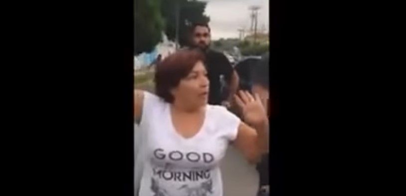 Video: mujer atropella a vendedor de elotes