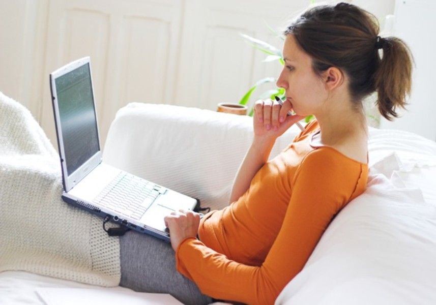 Buscan trabajo en internet 9 de cada 10 en México - laptop