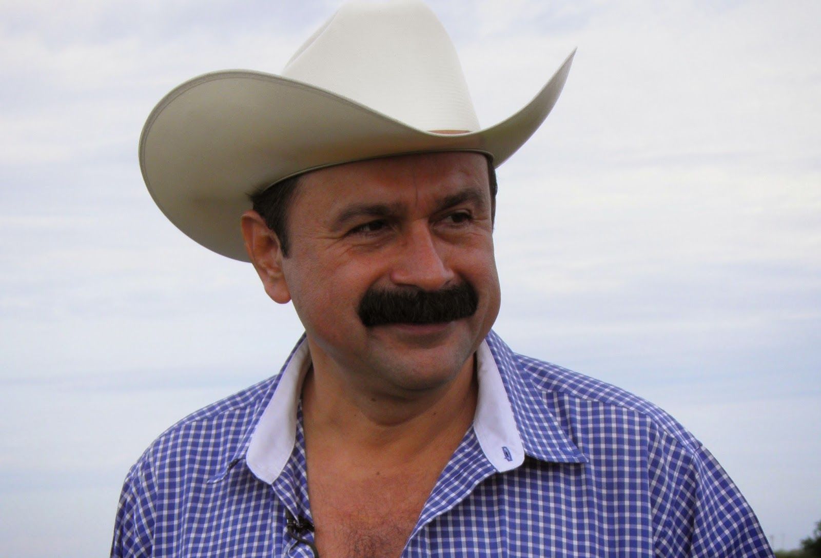 'Layín' invita a Los Tigres del Norte a su segundo informe - layin-2