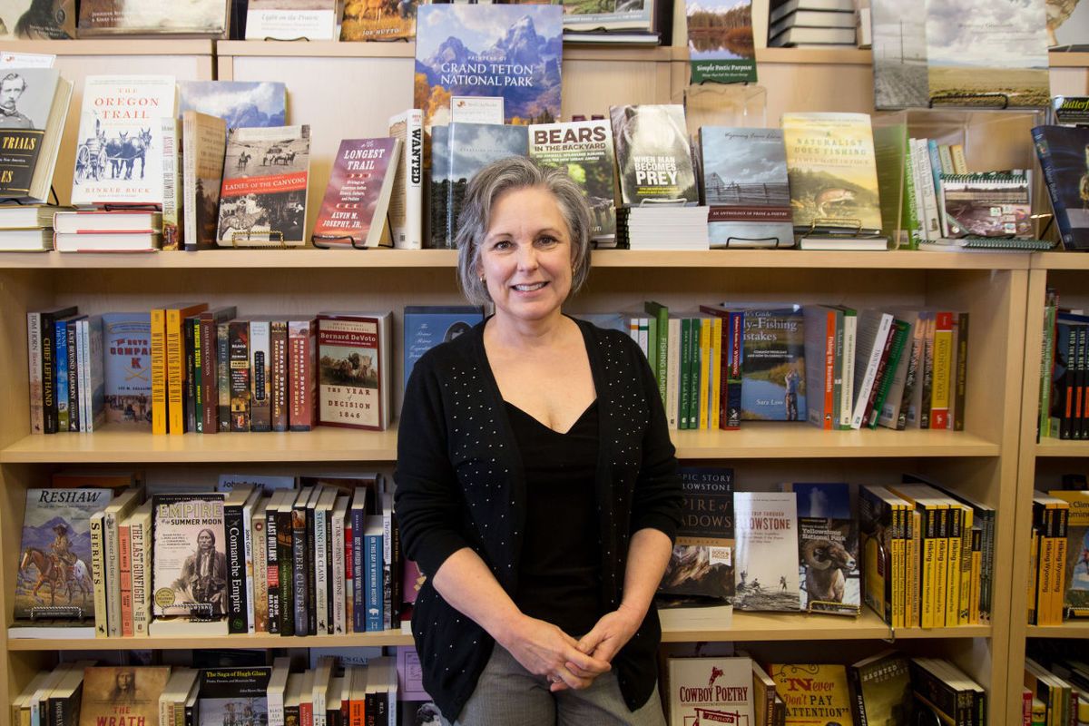 Librería prohíbe la entrada con smartphones o computadoras - librería-2