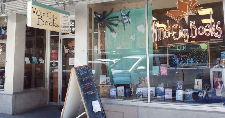 Librería prohíbe la entrada con smartphones o computadoras