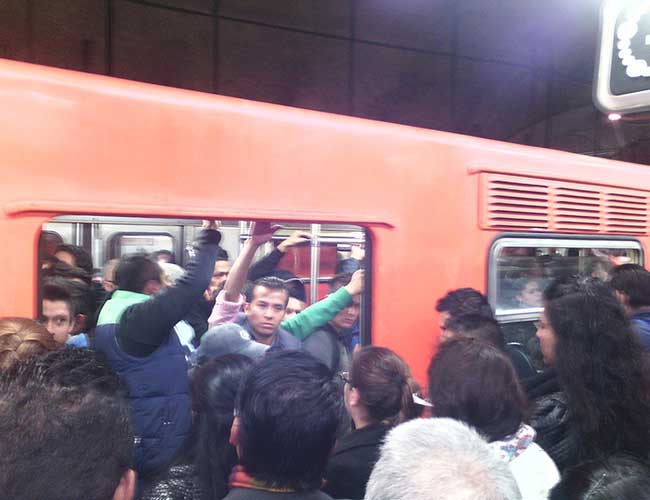 Video: problemas en la Línea 7 del Metro