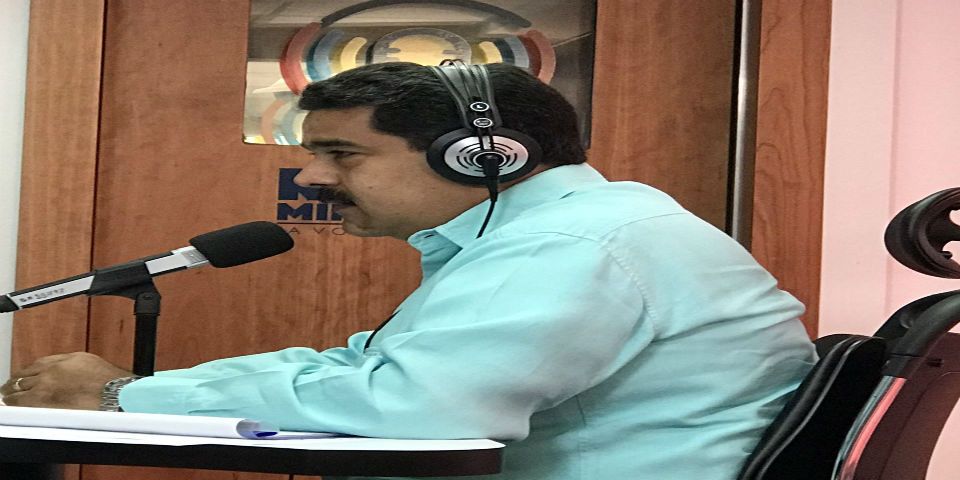 Maduro estrena programa de radio dedicado a la salsa
