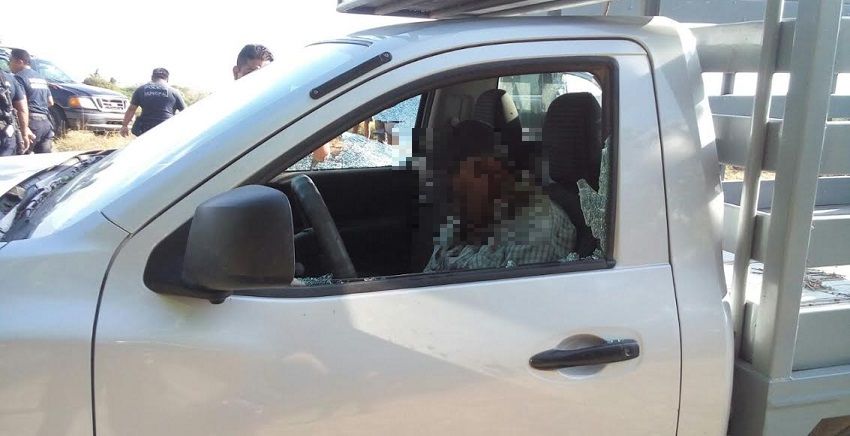 Matan a exdirector de escuela normal en Oaxaca - maestro-camioneta-oaxaca