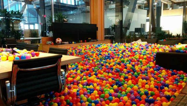 Las cinco oficinas en las que todo mundo desearía trabajar - mark-zuckerberg-I