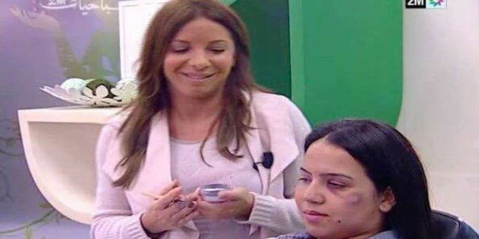 Video: programa da clases de maquillaje para ocultar golpes en mujeres