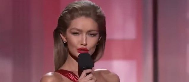 Gigi Hadid se disculpa con Melania Trump por imitarla