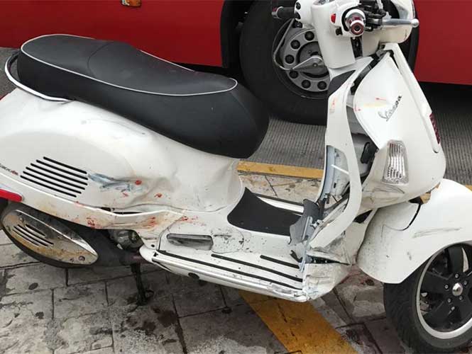 Auto impacta a motociclista que termina debajo de Metrobús - metrobus-2