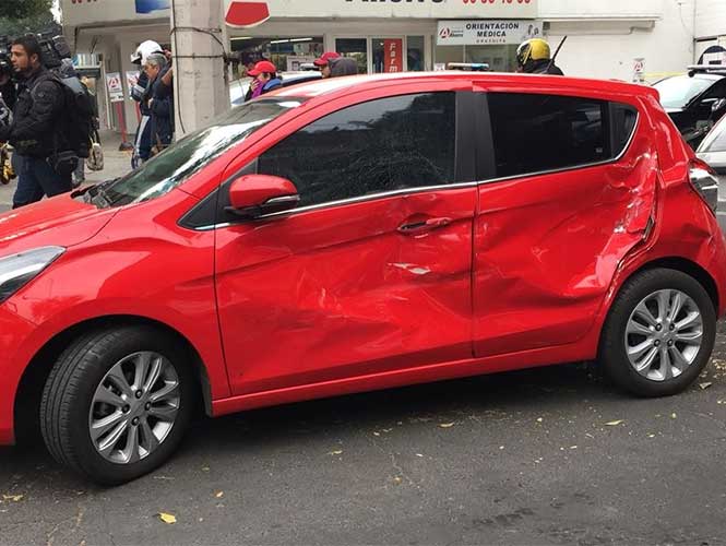 Metrobús choca contra auto en la Narvarte - metrobús-2