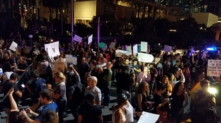 Protestas contra Donald Trump llegan a Miami - miami