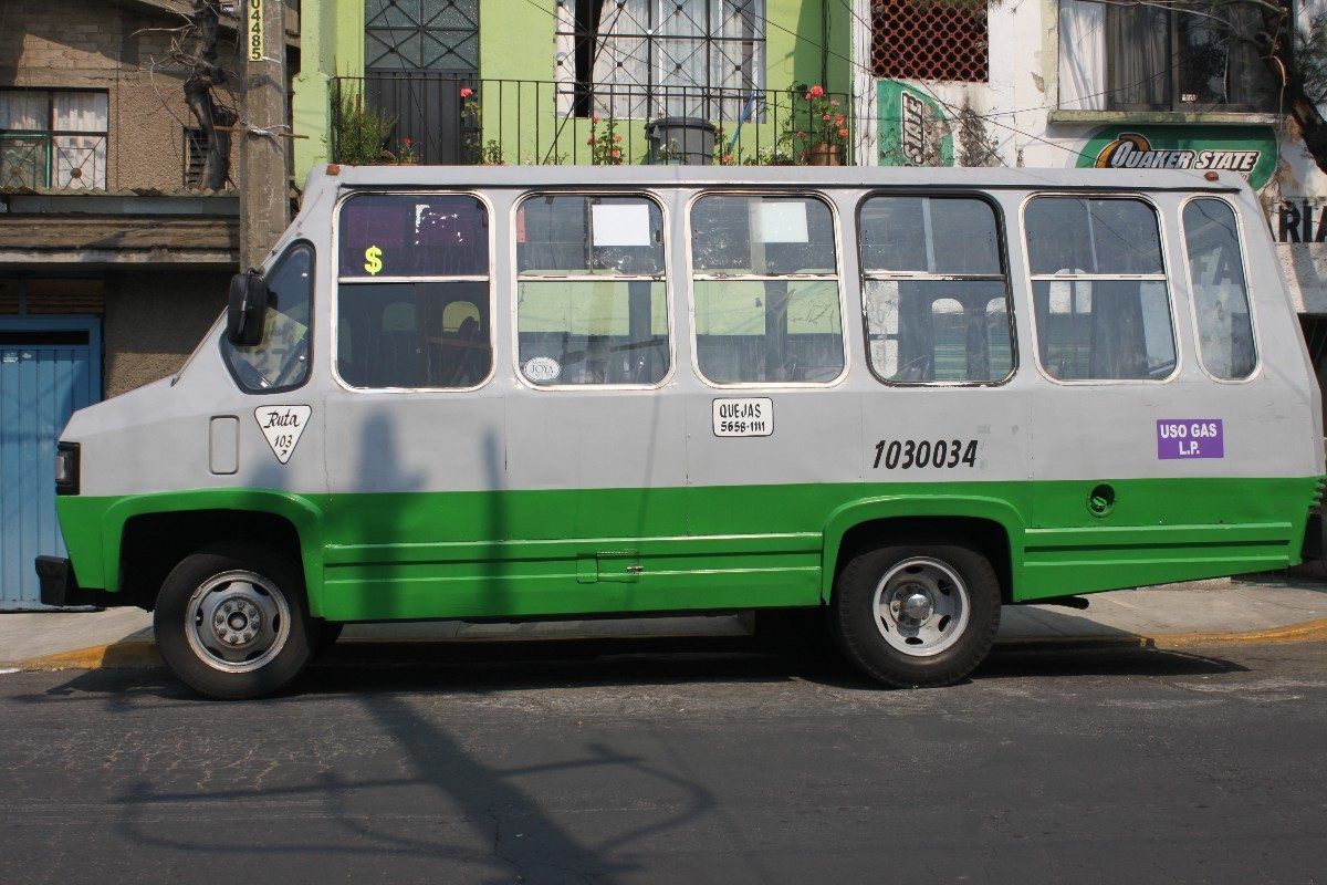 Pasajeros golpean a presunto ladrón de transporte público en GAM
