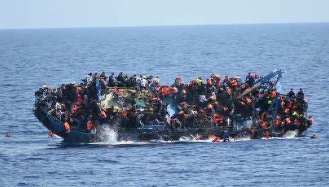 Dos naufragios en el Mediterráneo dejan al menos 239 desaparecidos