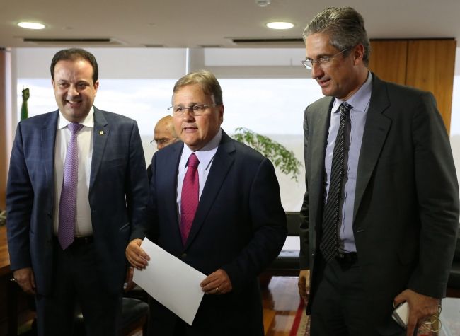 Dimite ministro brasileño tras escándalo de corrupción - ministro-brasileño