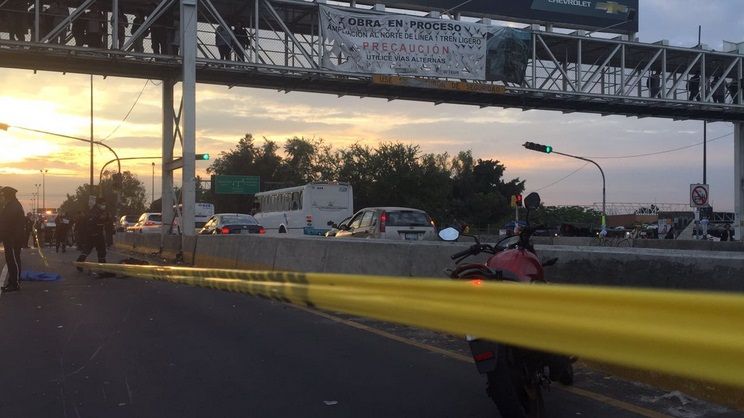 Mueren motociclista y peatón tras accidente en Jalisco - motociclista-periferico
