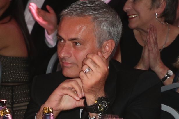 La donación de última hora de José Mourinho - mourinho-reloj