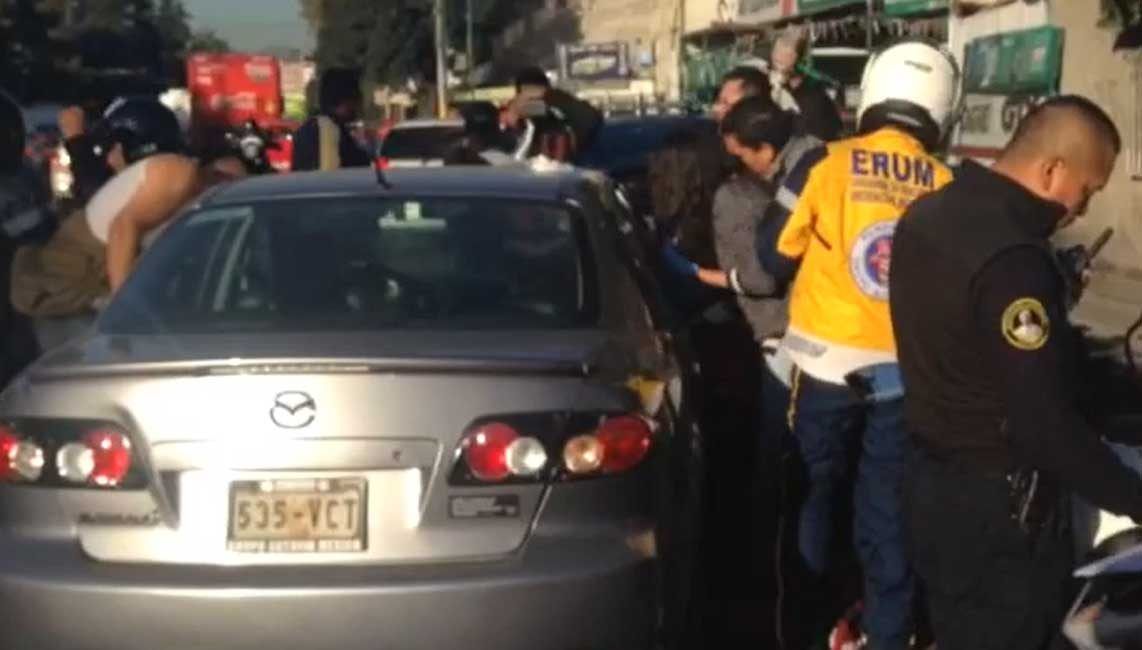 Mujer da a luz en su coche