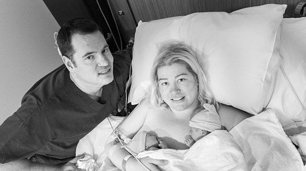 Mujer queda embarazada dos veces en 10 días