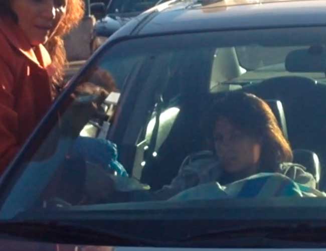 Mujer da a luz en su coche - mujer