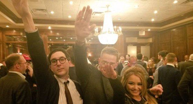 Restaurante pide disculpas por saludo nazi durante triunfo de Trump