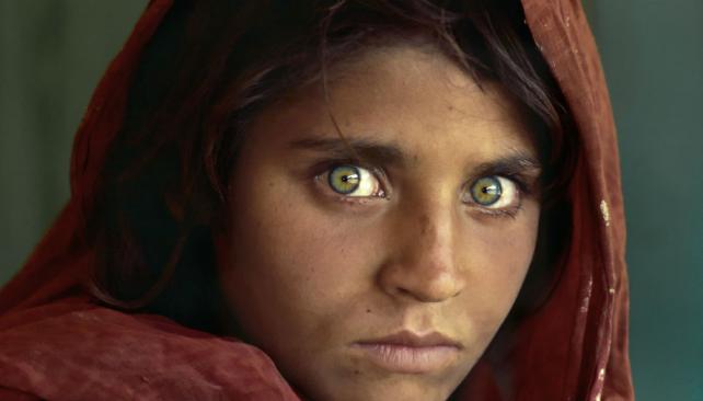 Pakistán deporta a la “niña afgana” de National Geographic Pakistán deporta a la “niña afgana” de National Geographic