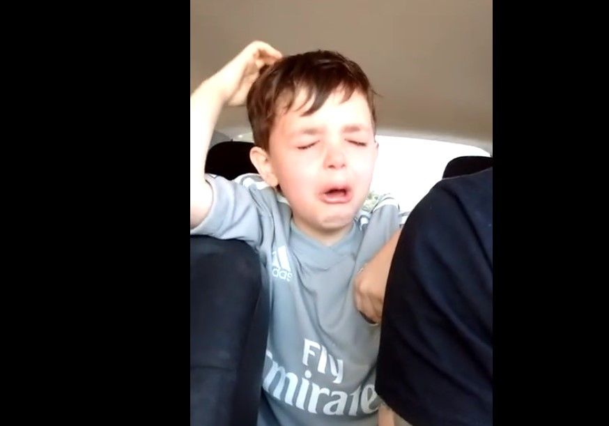 Video: niño se niega a jugar como portero Video: niño se niega a jugar como portero