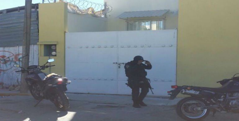 Padres alcoholizados dejan encerrado a su hijo