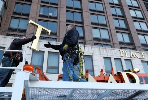 Retiran nombre de Trump de tres edificios en NY - nombre-trump-edificios-ny-1