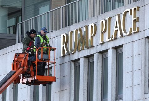 Retiran nombre de Trump de tres edificios en NY