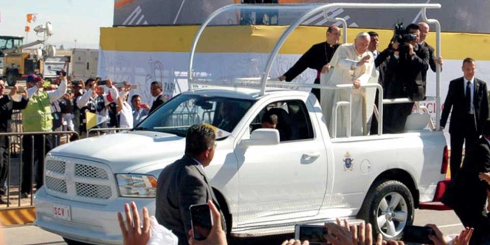 Subastarán Papamóviles en México