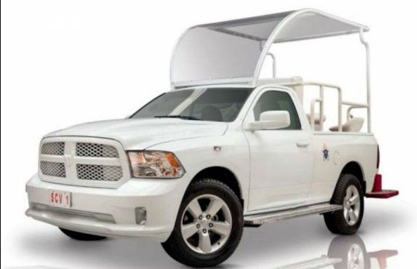 Subastarán papamóvil que Francisco utilizó en su visita a México