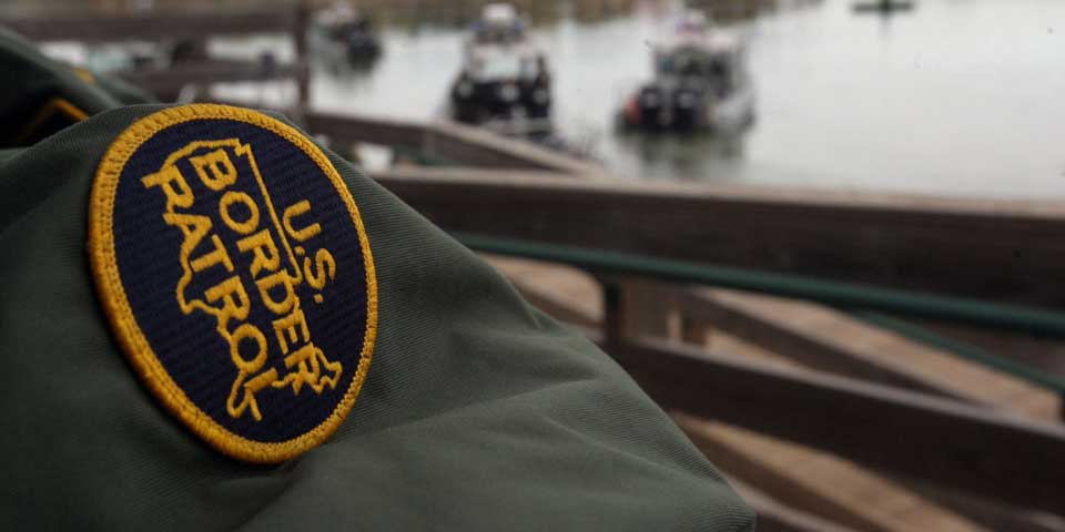 Detienen a policía fronterizo que colaboró con narcos mexicanos