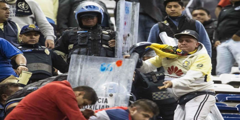 Abren proceso de investigación por pelea en el Estadio Azteca
