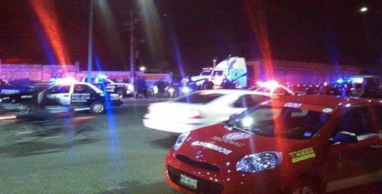 Roban tráiler e impactan patrulla en su huída en el Estado de México