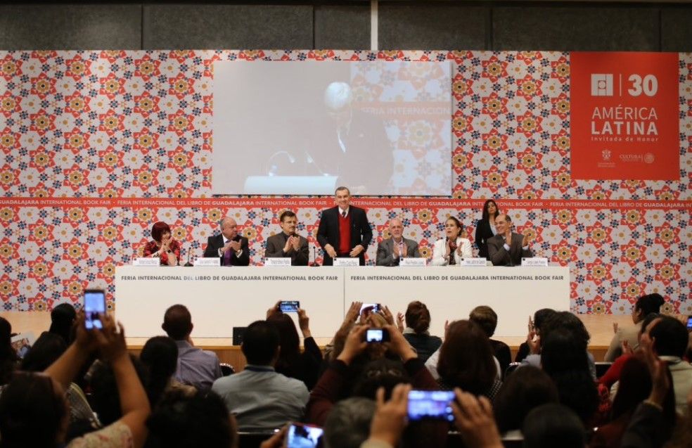 Otorgan reconocimiento a bibliotecario tabasqueño en la FIL Guadalajara