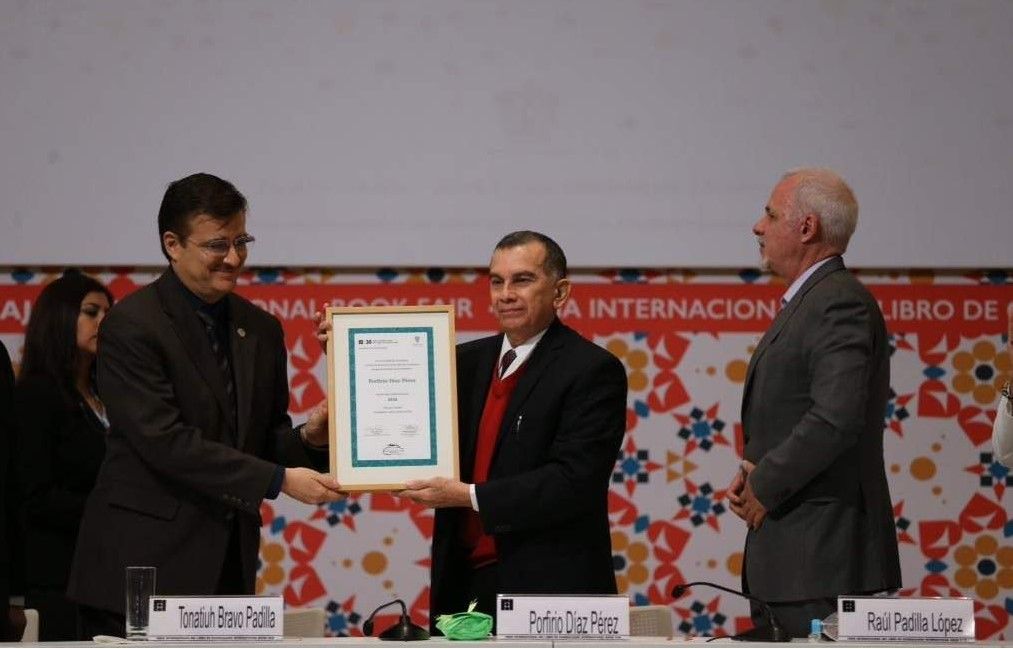 Otorgan reconocimiento a bibliotecario tabasqueño en la FIL Guadalajara - porfirio-Díaz-Pérez