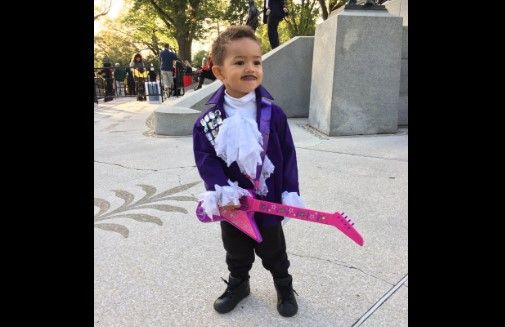 Barack Obama canta 'Purple Rain' con un niño disfrazado de Prince - prince