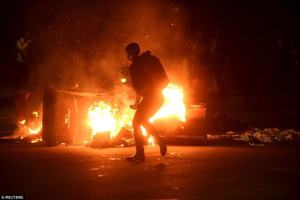 Protestan en EE.UU. tras victoria de Donald Trump - protesta-oakland-trump
