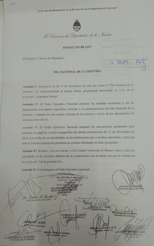 Legisladores proponen instaurar el "Día de la mentira" en Argentina - proyecto-día-nacional-de-la-mentira-argentina-643x1024