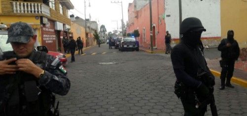 Ladrones de combustible amenazan con quemar alcaldía en Puebla