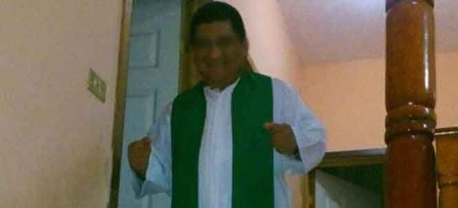 Descubren romance de párroco con menor por mensajes de WhatsApp