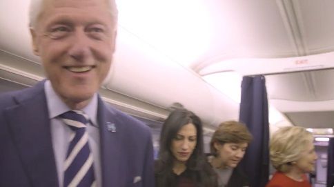 Equipo de Hillary Clinton realiza el reto del maniquí en avión - reto-del-maniqui-clinton