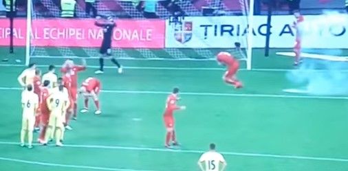 Video: petardo desploma a Lewandowski