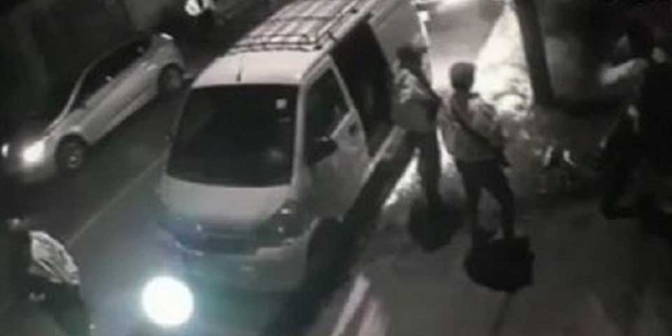 Video: sujetos disfrazados de policías roban casa en Bogotá