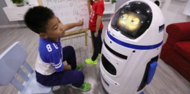 Robot pierde el control y hiere a una persona Robot pierde el control y hiere a una persona