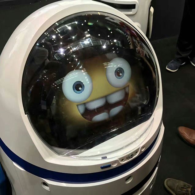 Robot pierde el control y hiere a una persona - robot