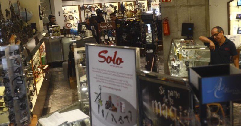 Asaltan Sanborns en Lomas de Sotelo